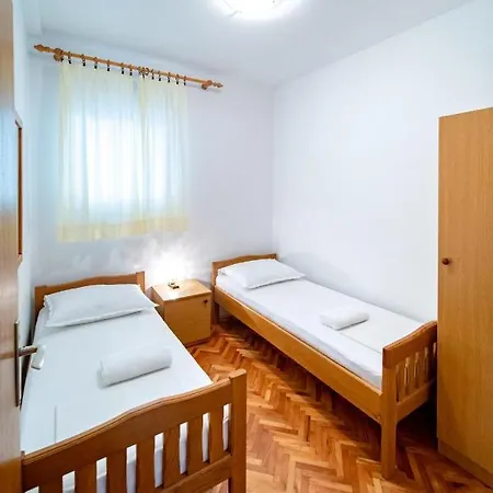 Rajska Plaza Apartament Lopar