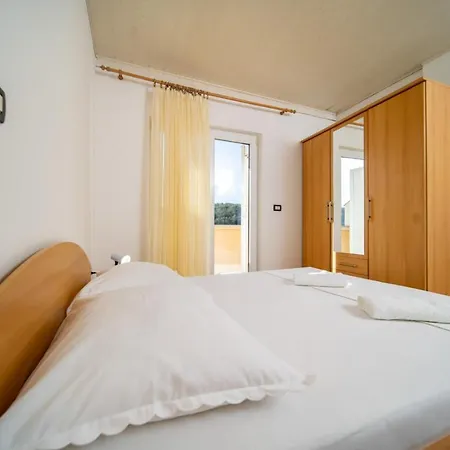 Rajska Plaza Apartament Lopar