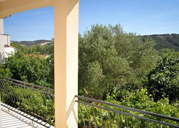 Rajska Plaza Apartment Lopar